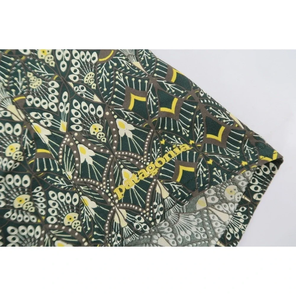 Patagonia Wavefarer Board Shorts Men 32 Green Geometric Maharaja 86556